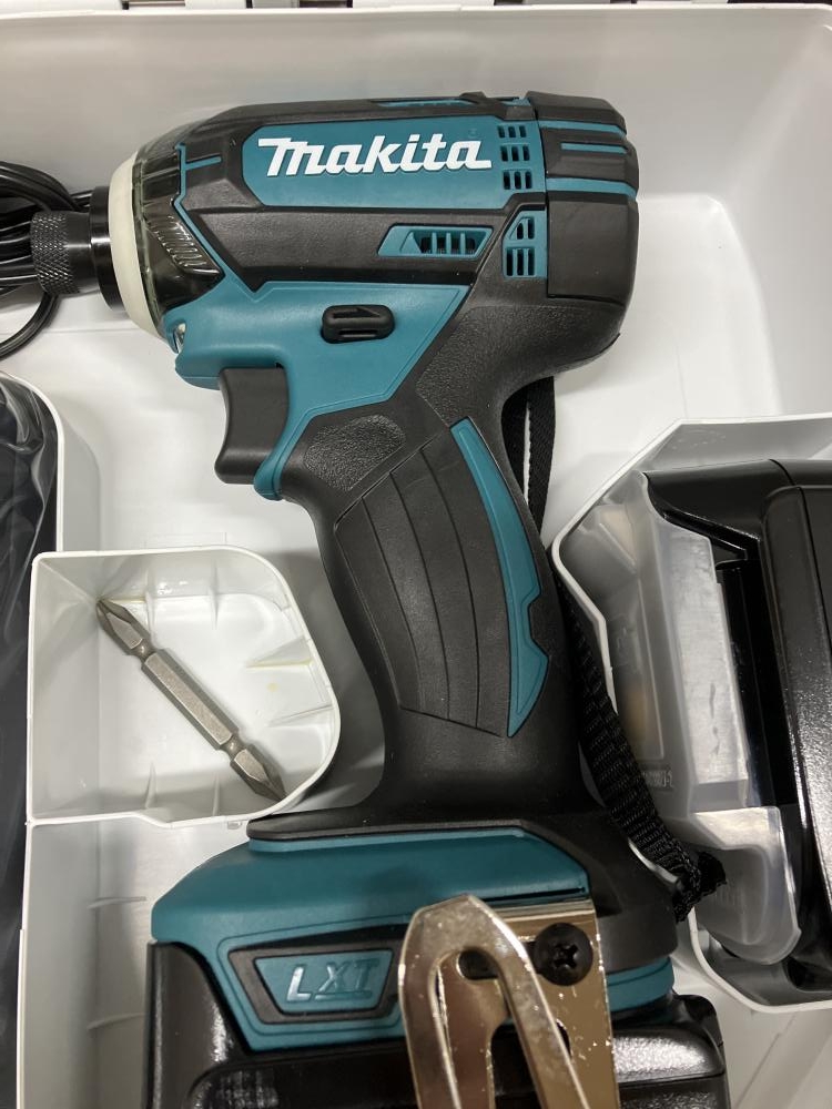 マキタ 14.4V充電式インパクトドライバ TD138DRFXの中古 未使用 マキタ 14.4V充電式インパクトドライバ TD138DRFXの中古 未使用