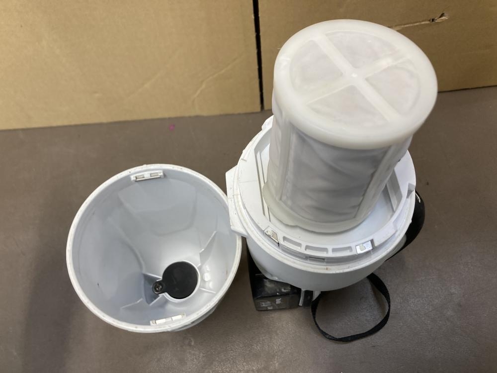 マキタ 14.4V充電式クリーナー CL141FDの中古 中古B使用感あり