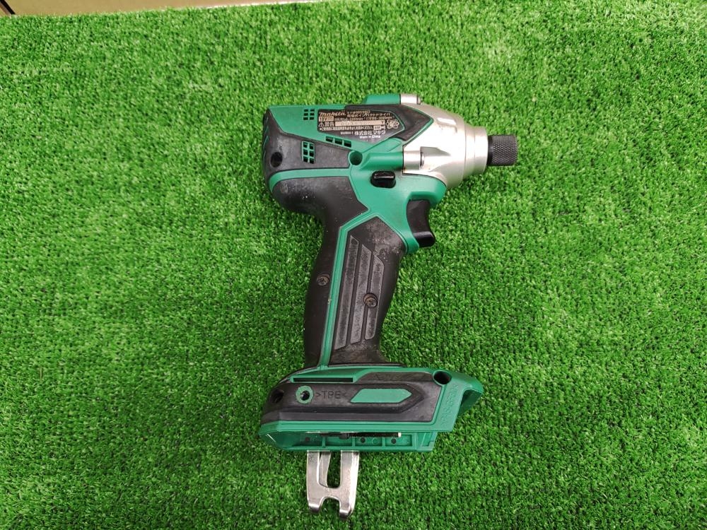 ト滝】makita マキタ 充電式 インパクトドライバ M698D 本体 充電器 ト滝】makita マキタ 充電式 インパクトドライバ M698D 本体 充電器