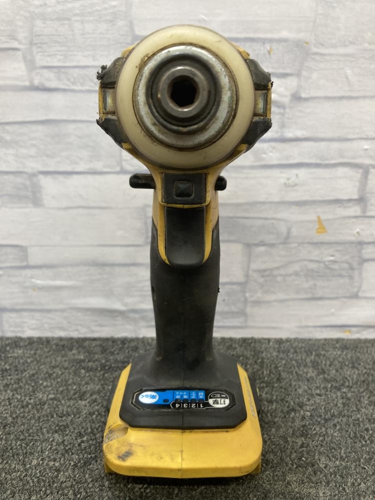 マキタ makita 充電式インパクトドライバ TD172Dの中古 中古C傷 マキタ makita 充電式インパクトドライバ TD172Dの中古 中古C傷
