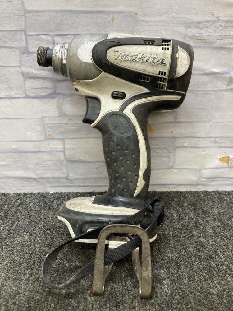 マキタ makita 充電式インパクトドライバ TD133Dの中古 中古C傷汚れ 
