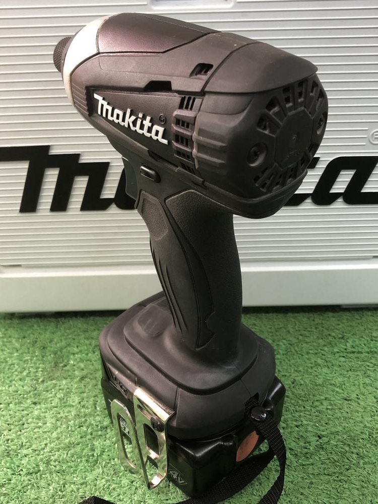 マキタ makita インパクトドライバー TD134DX2B | マキタ(Makita) TD134DX2W 充電式インパクトドライバ(白)14.4