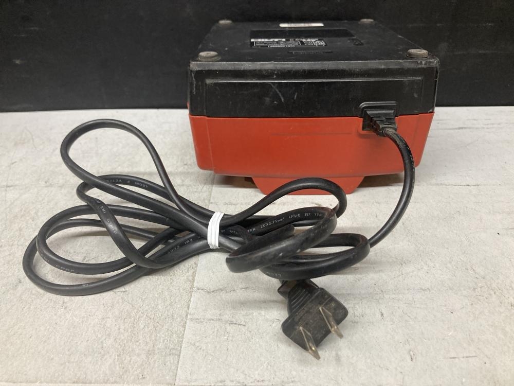 HILTI バッテリー充電器 C4/36-ACSの中古 中古C傷汚れあり HILTI バッテリー充電器 C4/36-ACSの中古 中古C傷汚れあり