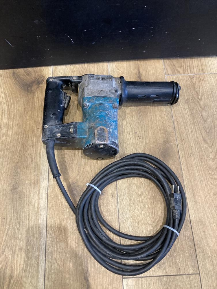 マキタ 電動ケレン HK1800の中古 中古C傷汚れあり 《東京・調布 マキタ 電動ケレン HK1800の中古 中古C傷汚れあり 《東京・調布
