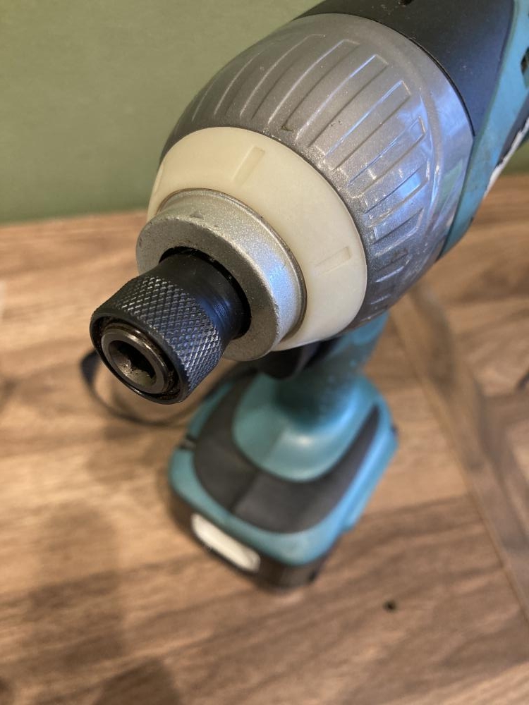 makita マキタ 充電式インパクトドライバ TD135D の中古 中古B使用感 