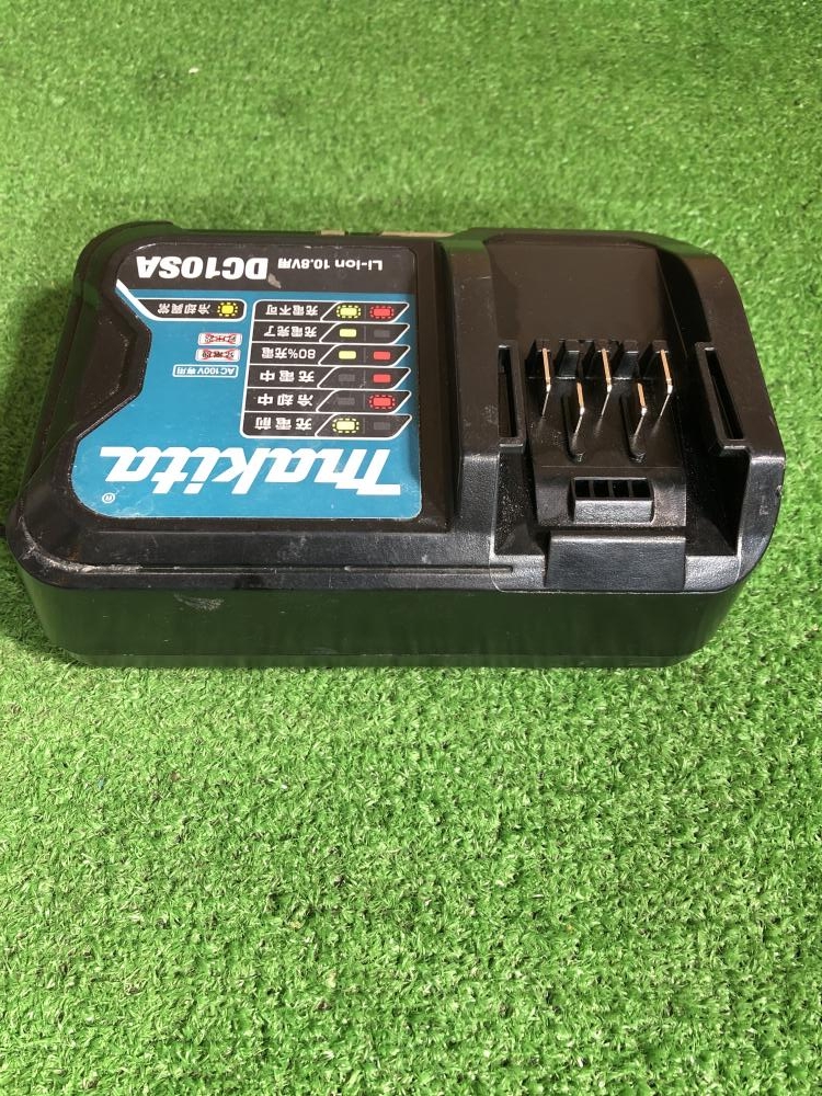 マキタ makita 10.8V充電式ドライバドリル DF033Dの中古 中古C傷
