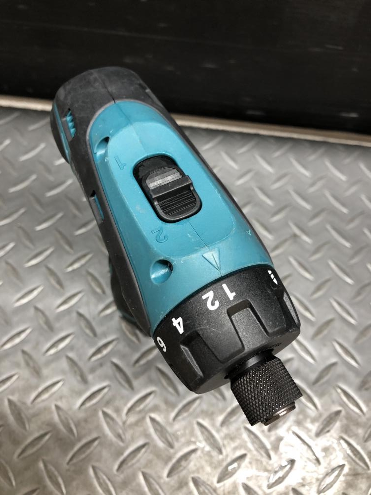 マキタ makita 充電式ドライバドリル DF030Dの中古 中古B使用感あり