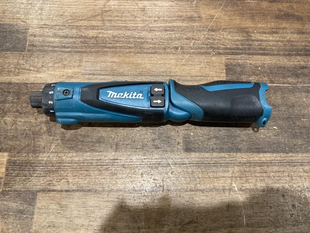 マキタ makita 充電式ペンドライバドリル DF010Dの中古 中古B使用感  