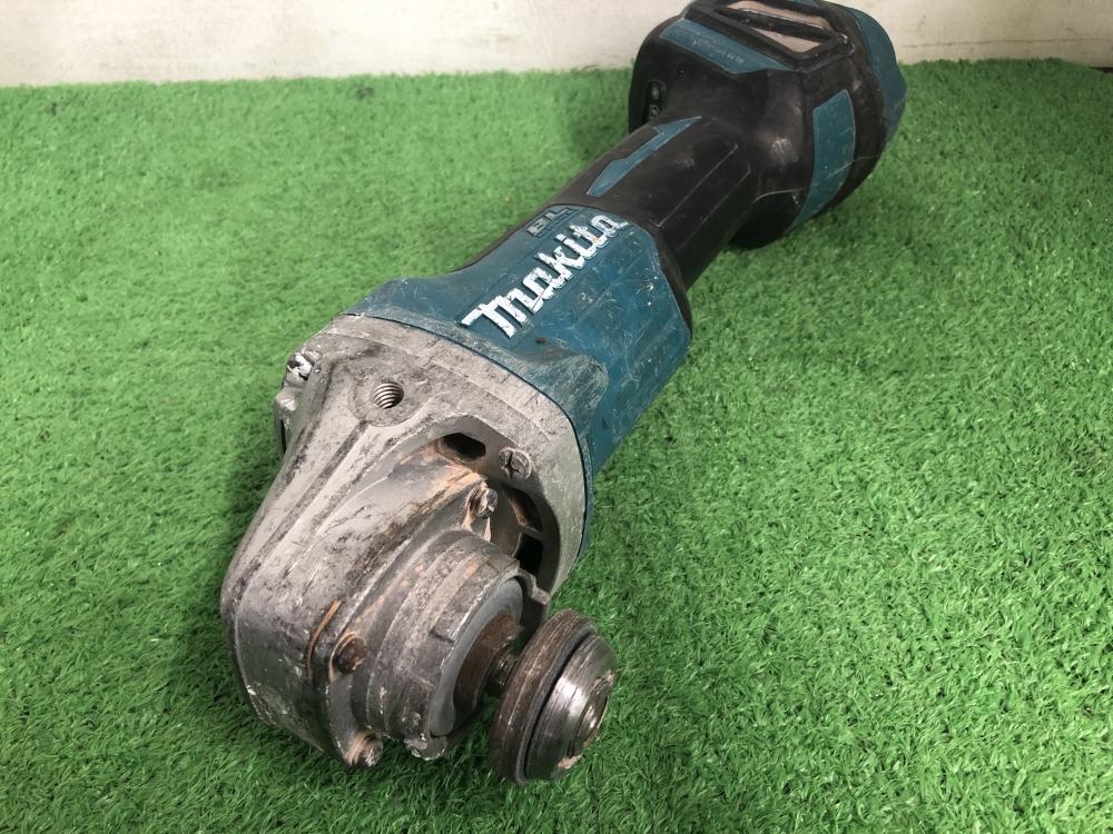 マキタ makita 充電式ディスクグラインダ GA412Dの中古 中古C傷汚れ 