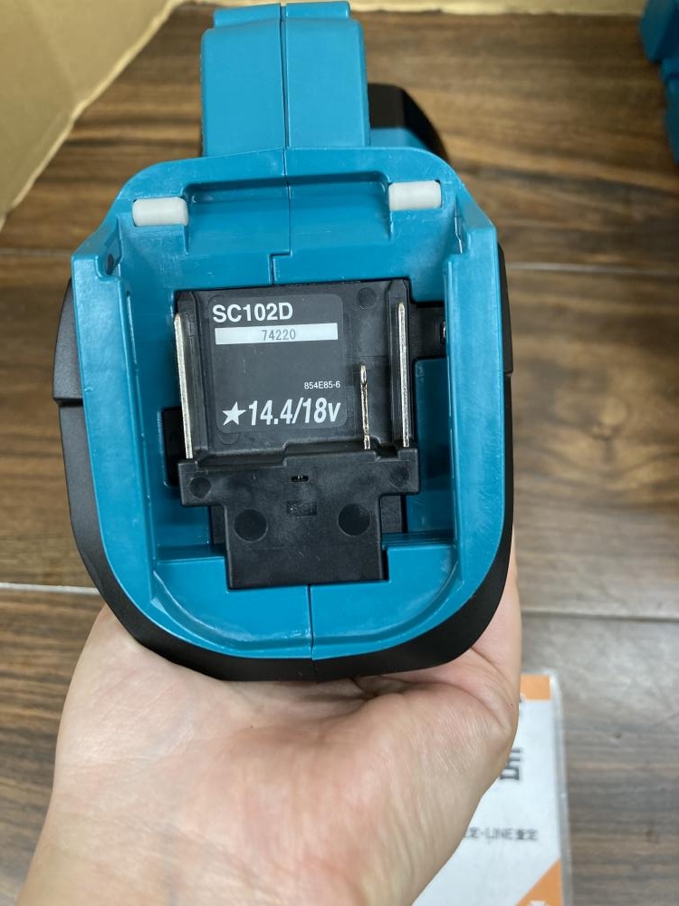 マキタ　全ネジカッタ　SC102D　中古品　本体+充電器+ケース マキタ 充電式全ネジカッタ SC102D ※本体+ケースの中古 中古B使用感