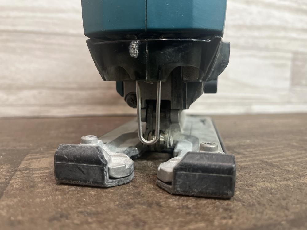 マキタ makita 充電式ジグソー JV142Dの中古 中古C傷汚れあり 《埼玉