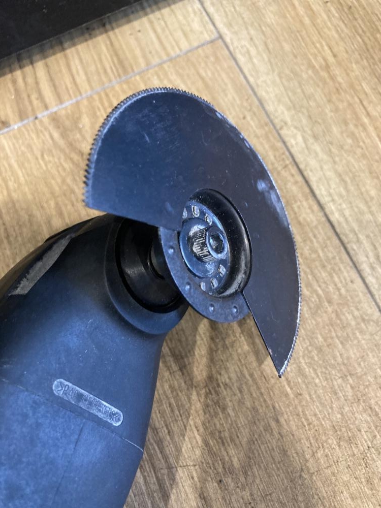 BOSCH 10.8Vコードレスマルチツール GMF10.8V-LIの中古 中古B BOSCH 10.8Vコードレスマルチツール GMF10.8V-LIの中古 中古B