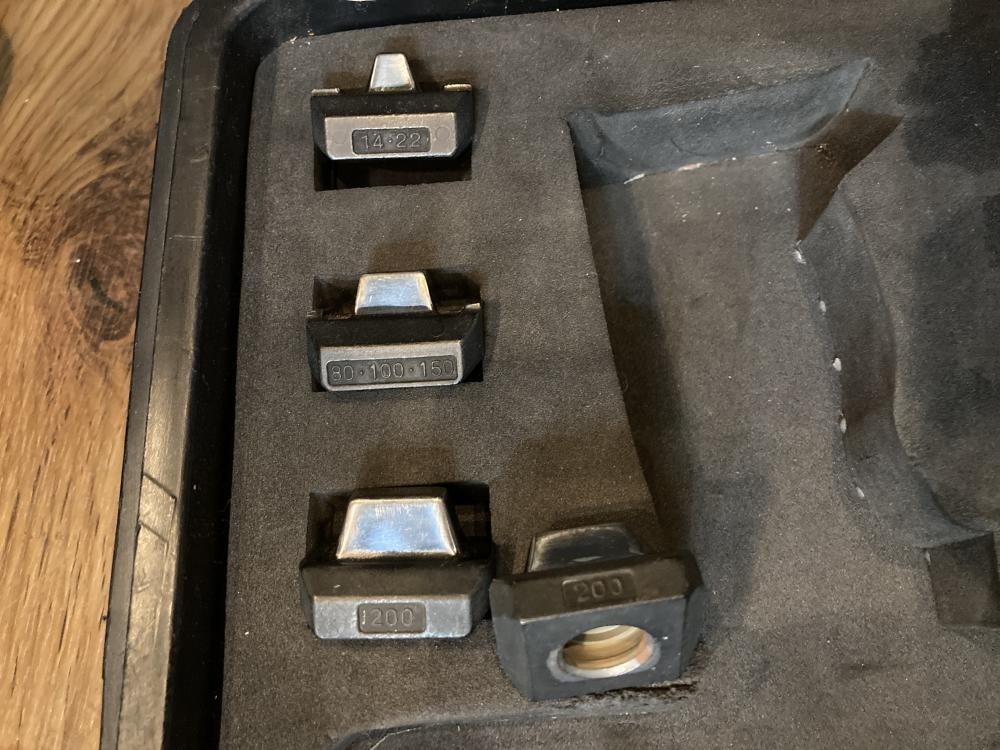 西田製作所 充電油圧式端子圧着機 NC-200DS-D バッテリ×1、充電 西田製作所 充電油圧式端子圧着機 NC-200DS-D バッテリ×1、充電