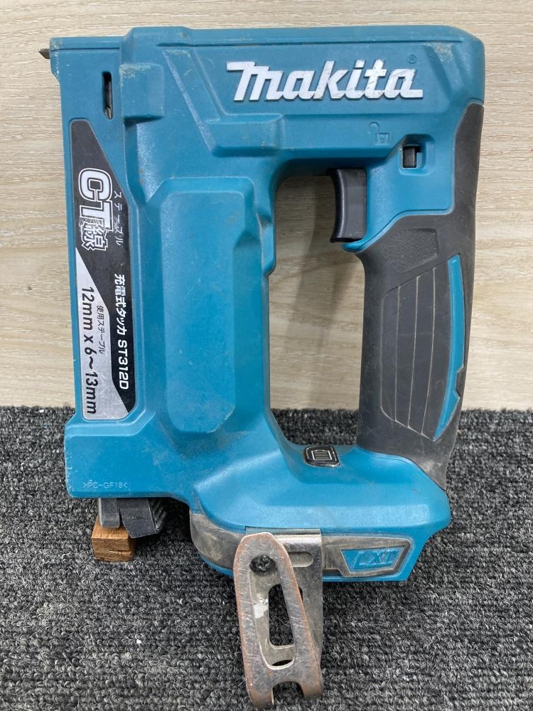 makita マキタ 18V充電式タッカ ST312Dの中古 中古C傷汚れあり 《大阪 