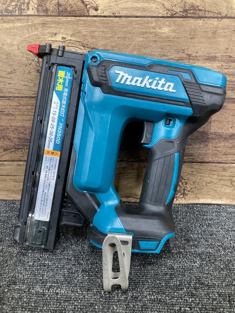 マキタ makita 充電面木釘打機 18V FN350Dの中古 中古B使用感あり 《大阪・松原》中古工具販売の専門店│ツールオフ松原店 ｜中古 工具販売のツールオフ