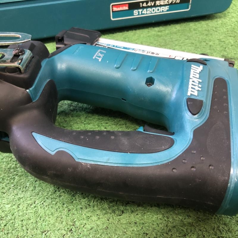 マキタ 14.4V充電式タッカー 肩幅4㎜ ST420DRFの中古 中古C傷汚れあり 