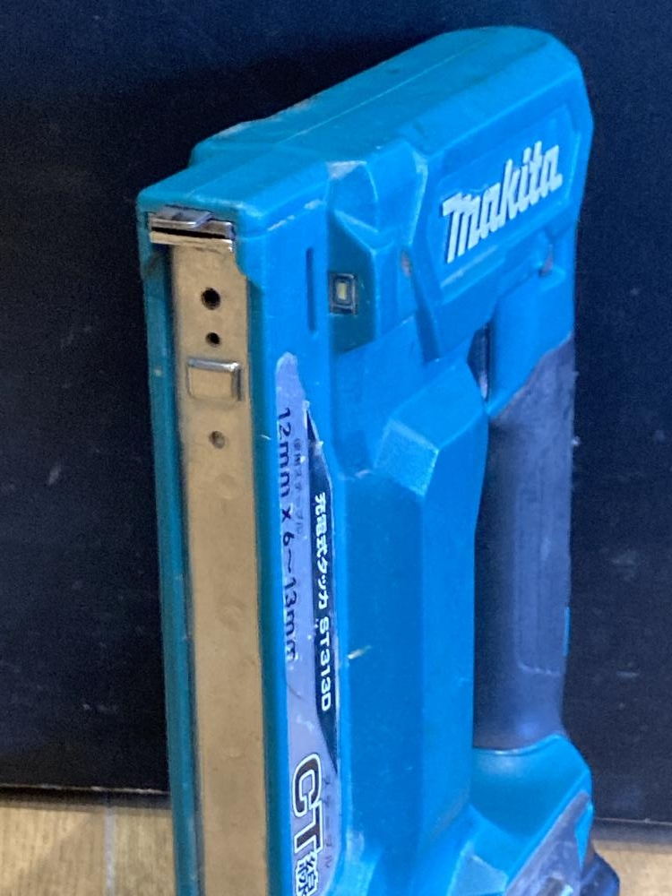 マキタ 10.8V充電式タッカ ST313Dの中古 中古C傷汚れあり 《東京・調布