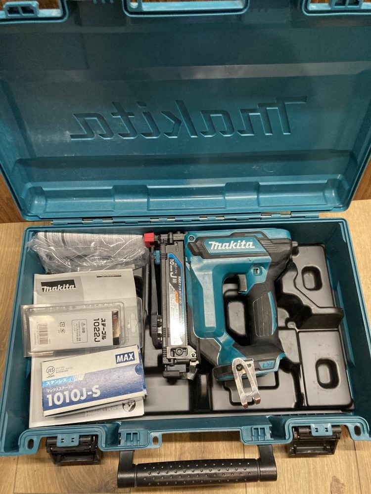 マキタ makita 充電式タッカ ST121Dの中古 中古C傷汚れあり 《東京