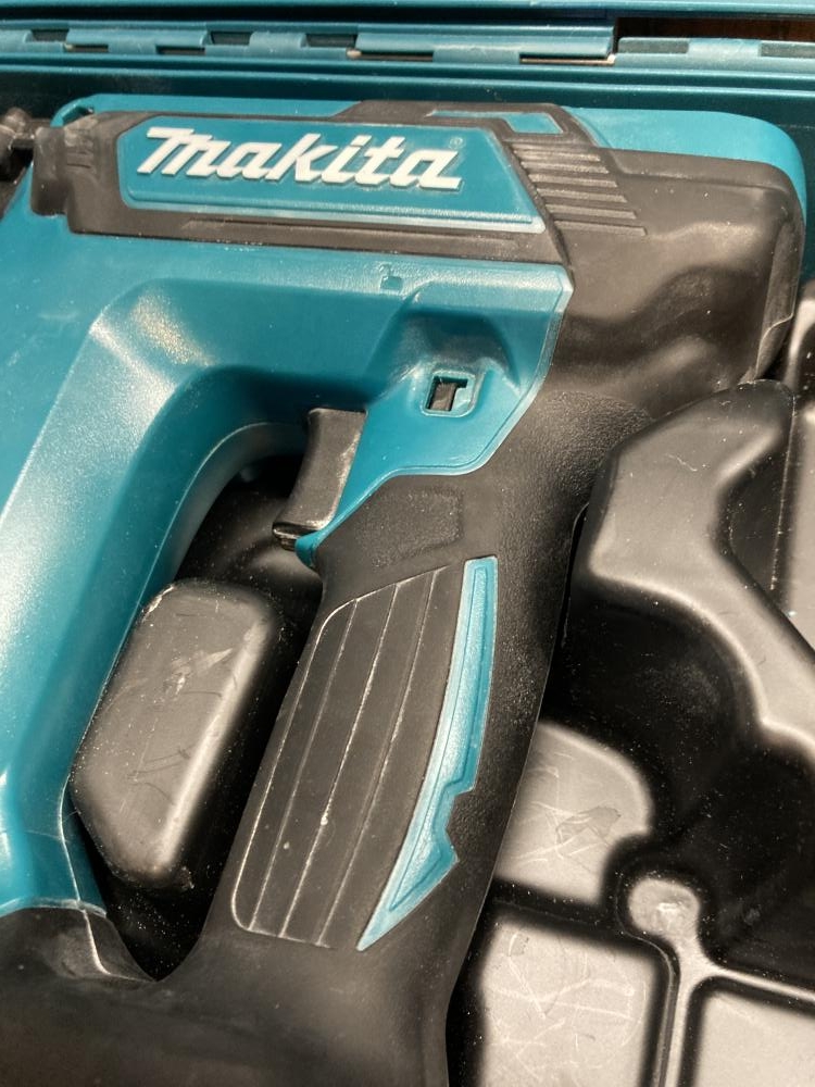 マキタ makita 充電式タッカ ST121Dの中古 中古C傷汚れあり 《東京