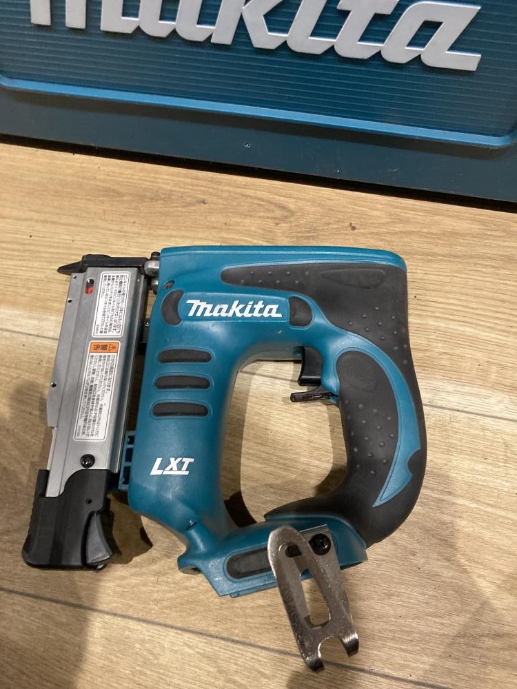 マキタ makita 35mm充電式ピンタッカー 14.4V PT350DZK ※本体+ケースの中古 中古B使用感あり 《東京・江戸川》中古工具販売の専門店│  ツールオフ江戸川店 ｜中古工具販売のツールオフ