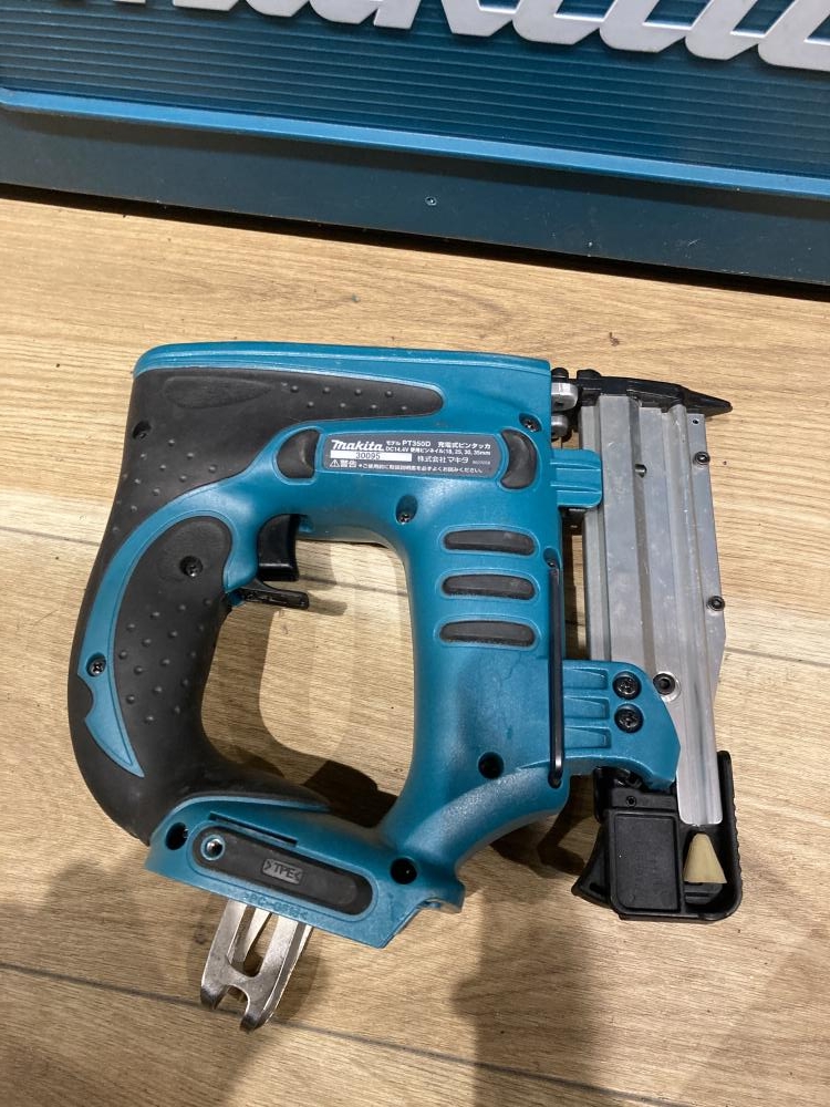 マキタ makita 35mm充電式ピンタッカー 14.4V PT350DZK ※本体+ケースの中古 中古B使用感あり  《東京・江戸川》中古工具販売の専門店│ ツールオフ江戸川店 ｜中古工具販売のツールオフ