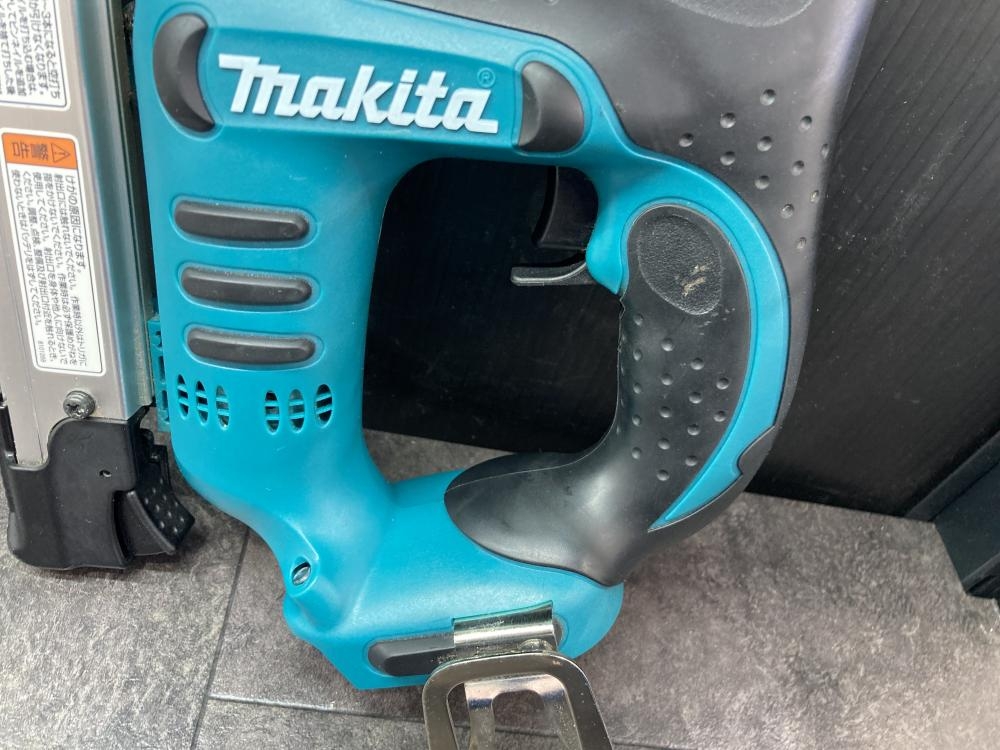 マキタ 14.4V充電式ピンタッカ PT350Dの中古 中古B使用感あり 《神奈川 マキタ 14.4V充電式ピンタッカ PT350Dの中古 中古B使用感あり 《神奈川
