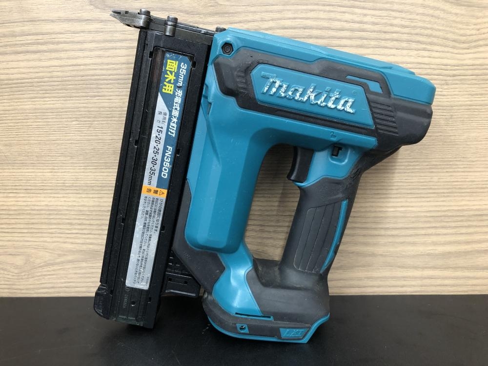 マキタ makita 35㎜充電式面木釘打機 FN350Dの中古 中古C傷汚れあり 《埼玉・鴻巣》中古工具販売の専門店│ ツールオフ鴻巣店 ｜中古 工具販売のツールオフ