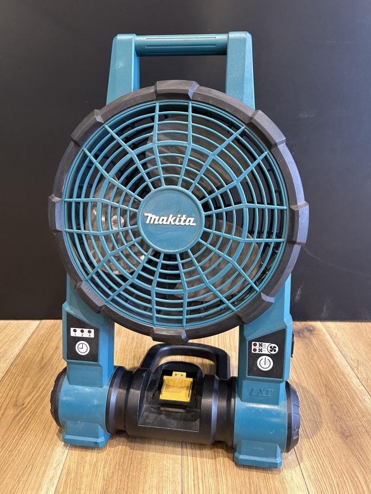 マキタ 充電式ファン CF201Dの中古 中古C傷汚れあり 《東京・調布