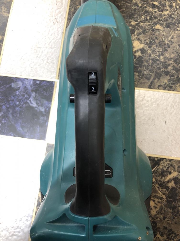 マキタ makita 36V充電式ブロワ MUB362Dの中古 中古C傷汚れあり 《千葉