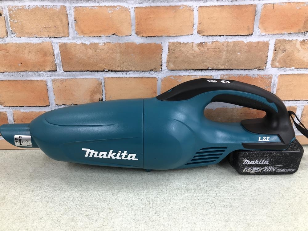 マキタ 充電式クリーナー CL181FD ※本体+充電器+バッテリ1個 18Vの中古