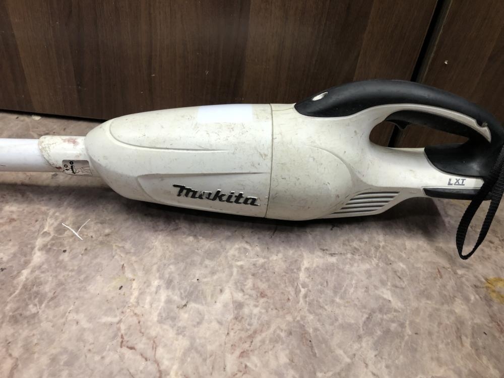 makita マキタ 充電式クリーナー CL180FD の中古 中古C傷汚れあり