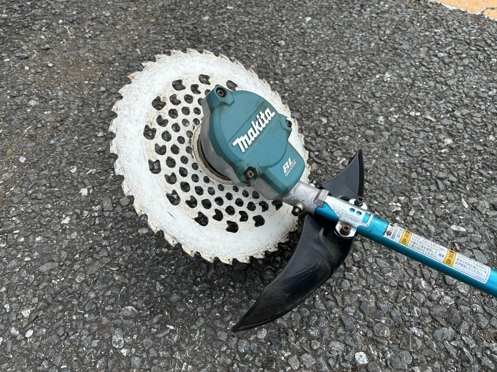 マキタ makita 充電式草刈機 MUR368UDCFの中古 中古C傷汚れあり 《埼玉