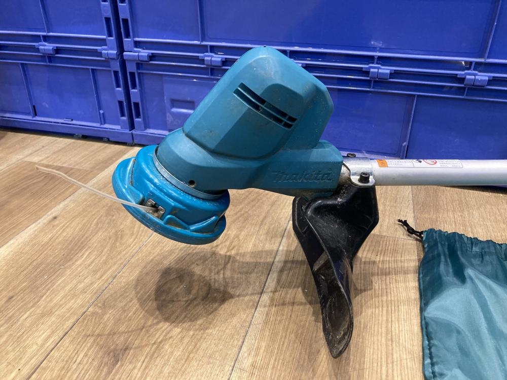 マキタ 充電式草刈機 MUR194Dの中古 中古C傷汚れあり 《千葉