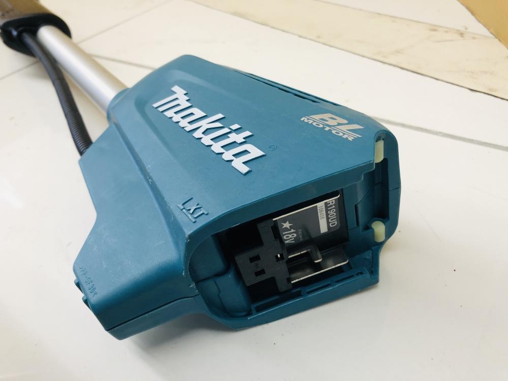マキタ makita 充電式草刈機 MUR190UDRGの中古 未使用品 《埼玉