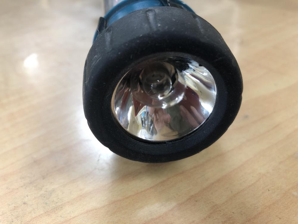 マキタ 14.4V 充電式ライト ML144の中古 中古B使用感あり 《神奈川