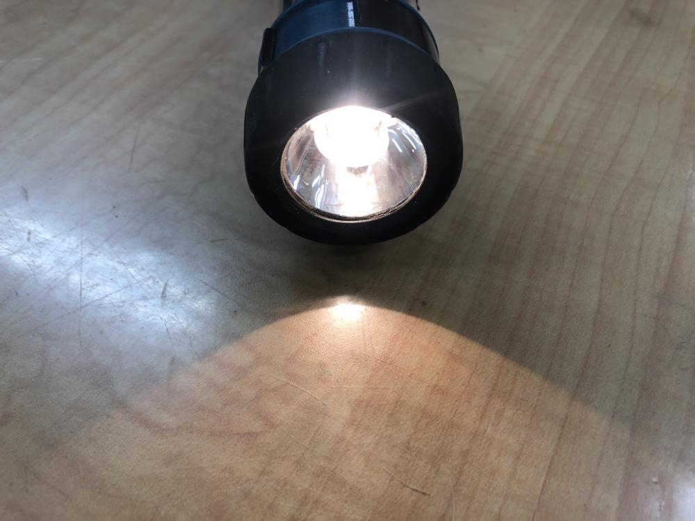 マキタ 14.4V 充電式ライト ML144の中古 中古B使用感あり 《神奈川