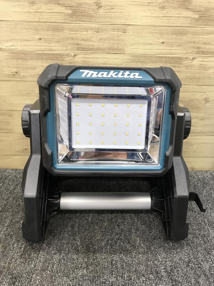 マキタ 充電式スタンドライト ML811  新品未使用工具/メンテナンス