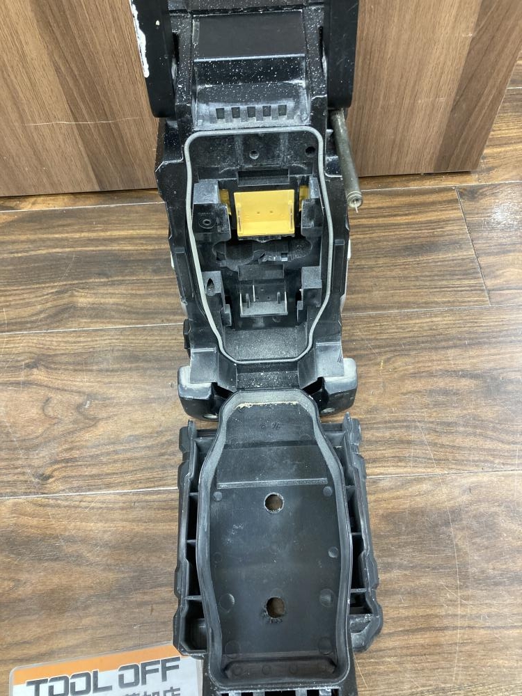 マキタ 充電式ラジオ MR106 本体のみの中古 ジャンク 《埼玉・草加