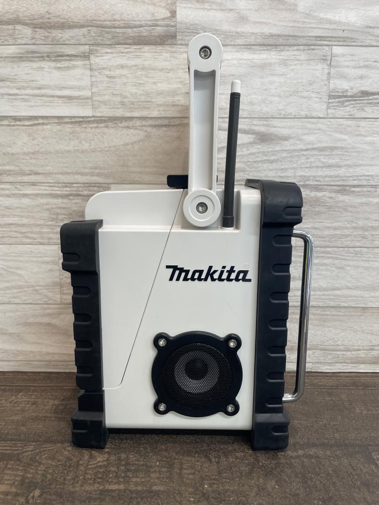 マキタ makita 充電式ラジオ MR100の中古 中古C傷汚れあり 《埼玉