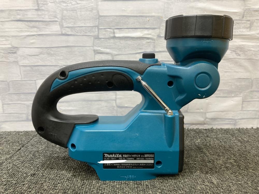 マキタ 充電式ラジオ付ライト 本体のみ 14.4V/18V MR050 Amazon | マキタ(Makita) 充電式ラジオ付ライト (本体のみ