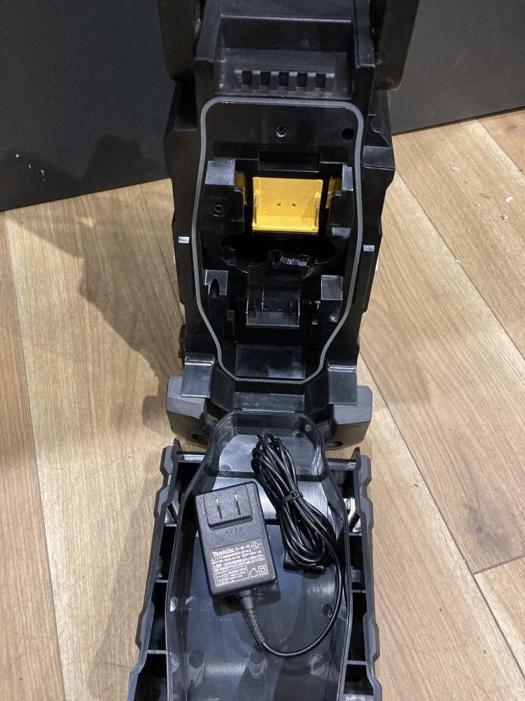 マキタ MR106 コードレスラジオ【リライズ野田愛宕店】【店頭引取限定】【中古品】１点限り早い者勝ち！ マキタ MR106 充電式ラジオ ウエダ金物【公式サイト】