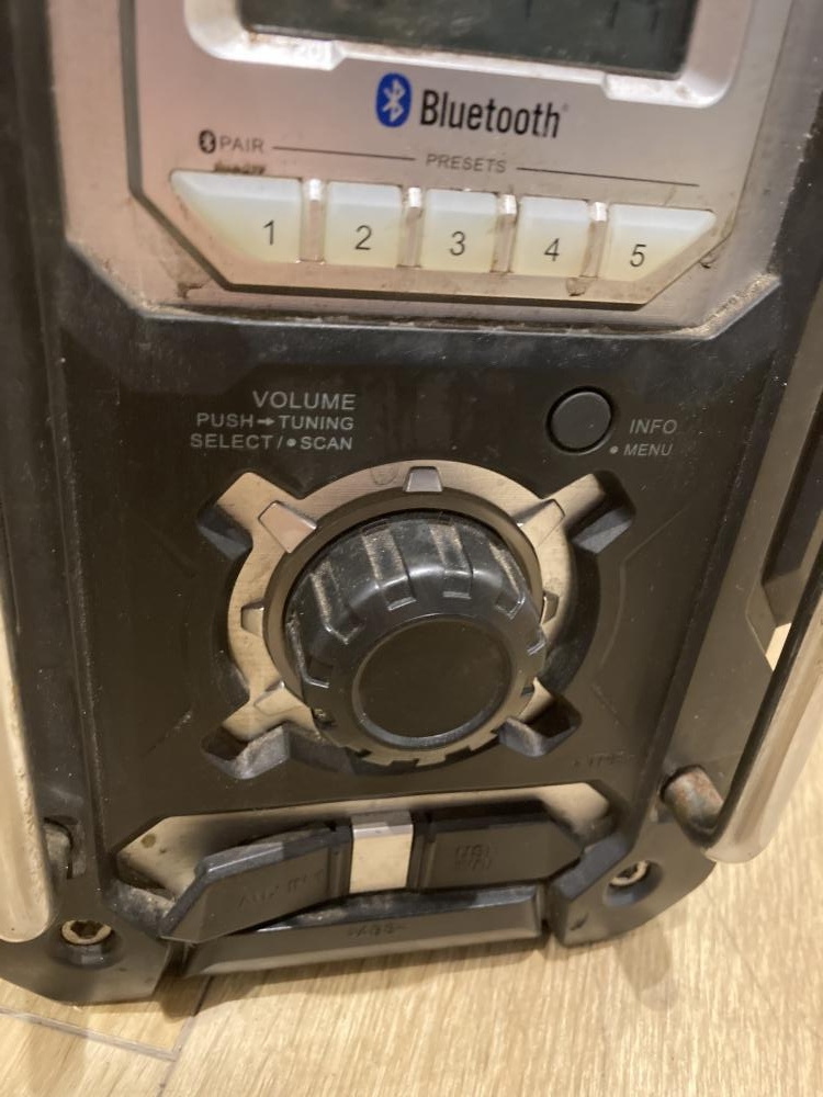 マキタ 充電式ラジオ MR108の中古 中古C傷汚れあり 《埼玉・上尾》中古