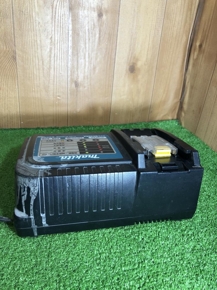 マキタ makita 36V充電器 DC36RAの中古 中古C傷汚れあり 《埼玉