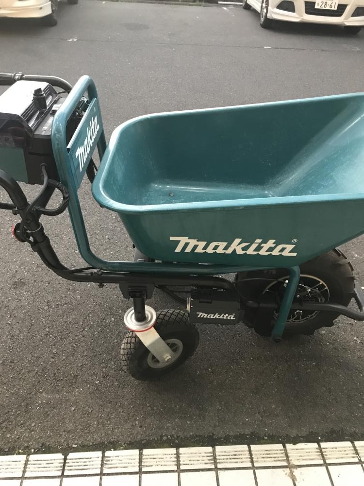 マキタ 充電式運搬車 バケットセット CU180DNの中古 中古B使用感 マキタ 充電式運搬車 バケットセット CU180DNの中古 中古B使用感