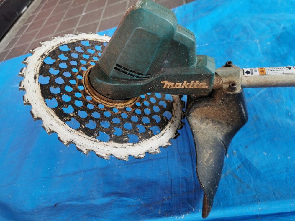 マキタ makita 充電式草刈機 18V MUR190UDの中古 中古B使用感あり