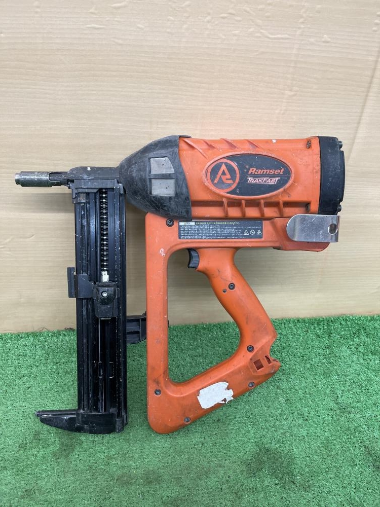 JPF 日本パワーファスニング 充電式ガス鋲打ち機 TF1200JQの中古 JPF 日本パワーファスニング 充電式ガス鋲打ち機 TF1200JQの中古