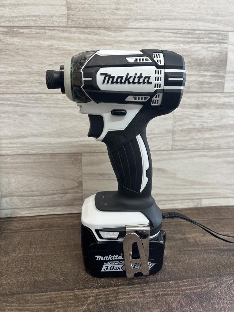 makita マキタ 充電式インパクトドライバ TD138DRFXWの中古 未 makita マキタ 充電式インパクトドライバ TD138DRFXWの中古 未