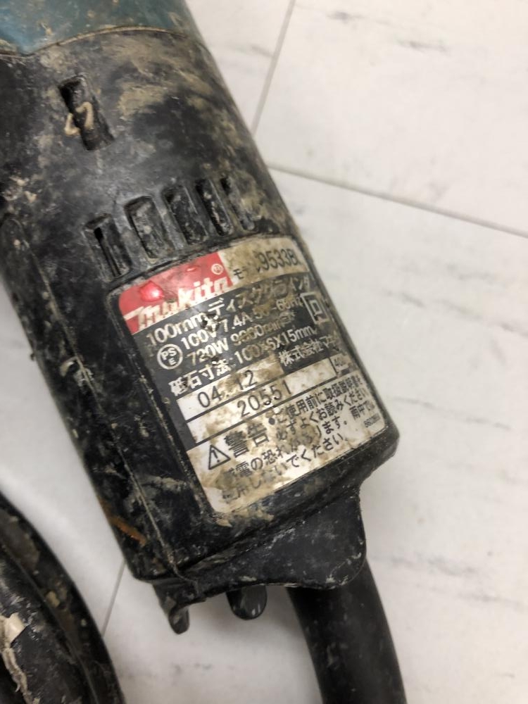 マキタ 100mmディスクグラインダ 9533BLの中古 中古C傷汚れあり 商品