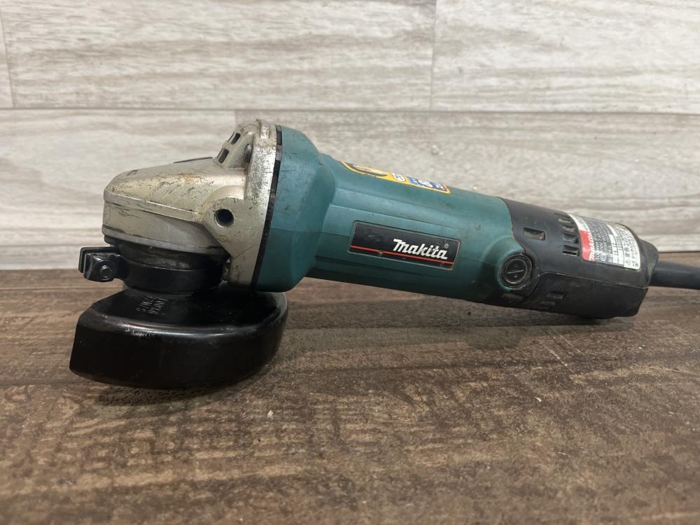 マキタ makita 100㎜ディスクグラインダ 9533BLAの中古 中古C傷汚れ