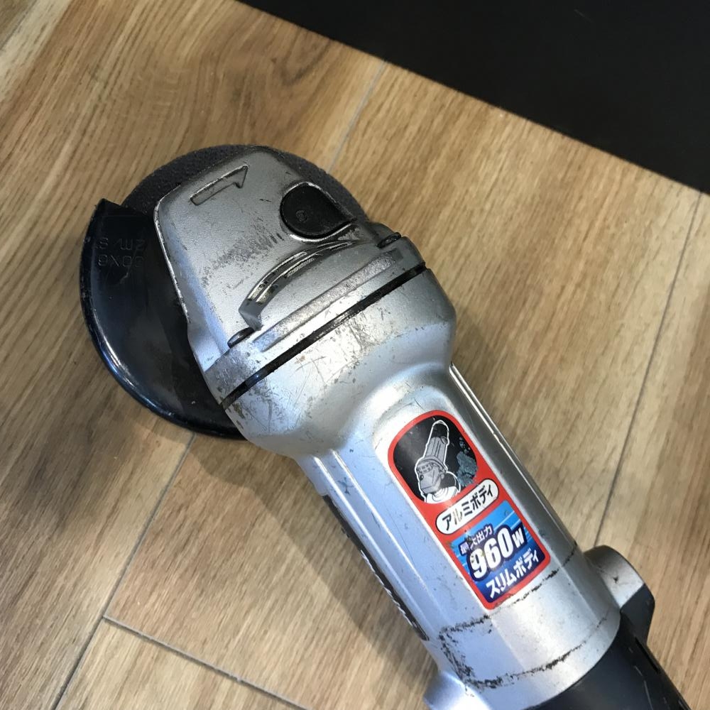マキタ 100mmディスクグラインダ 9533の中古 中古C傷汚れあり 《千葉